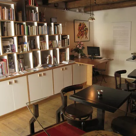 Lo Straniero Bed and Breakfast 3*